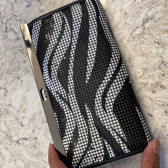 Bebe Black & White Clutch - Picture 8 of 9